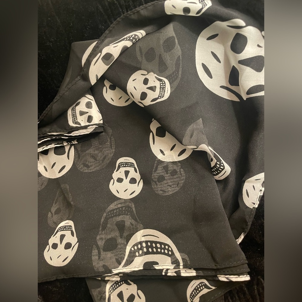 SHEER SKULLS ☠️ | Black & White Skull Print | Scarf (Brand New!) 💕✨ - Picture 9 of 12